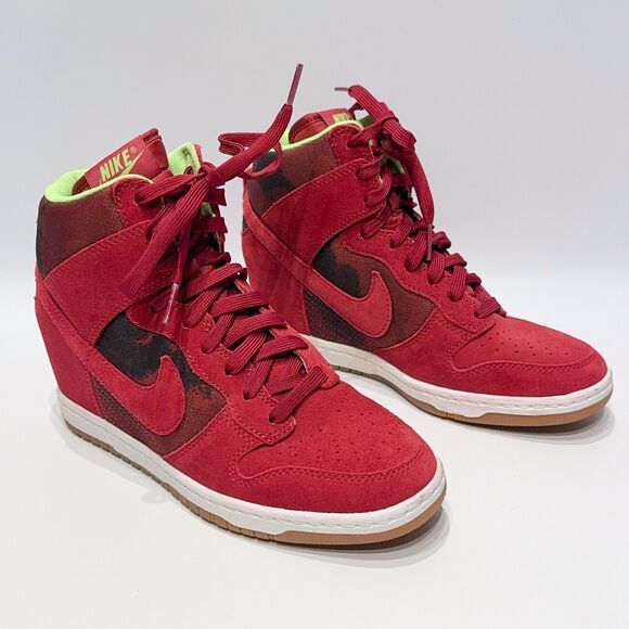 Nike Dunk Sky High Women’s 3” Wedge Heel Sneaker Red Suede Camo Size 8 Worn Once - Picture 2 of 13